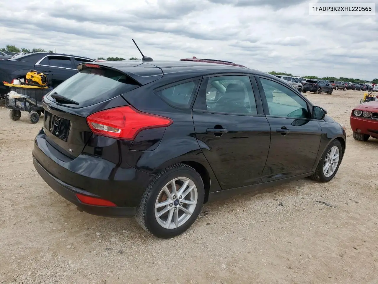 2017 Ford Focus Se VIN: 1FADP3K2XHL220565 Lot: 57216695