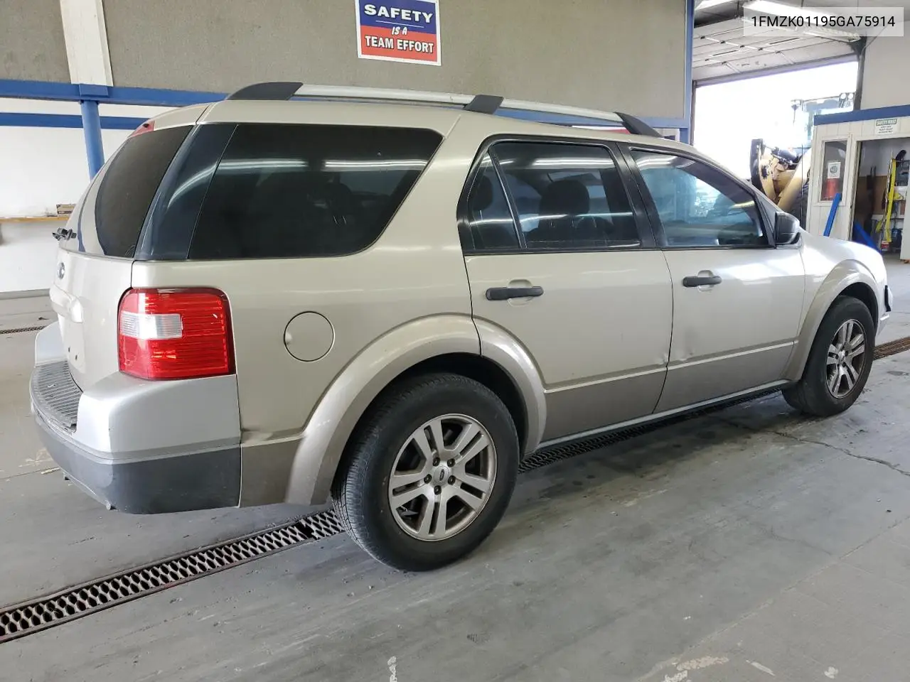 2005 Ford Freestyle Se VIN: 1FMZK01195GA75914 Lot: 62560335