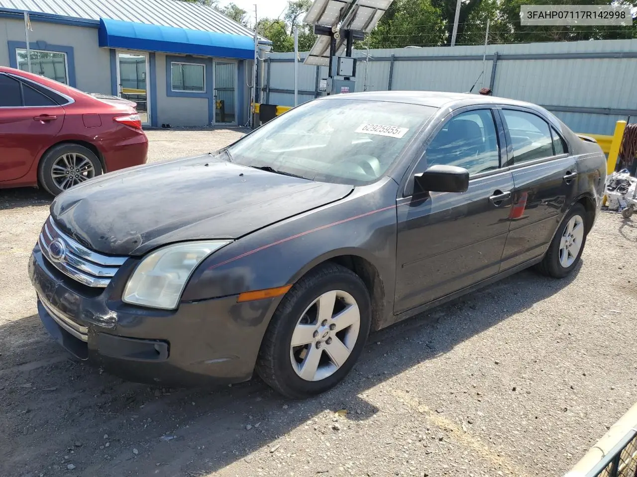2007 Ford Fusion Se VIN: 3FAHP07117R142998 Lot: 62925955