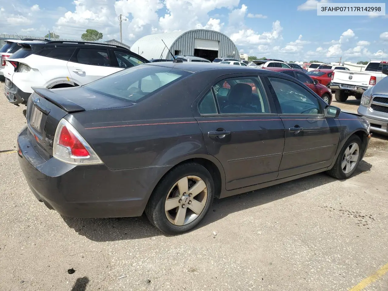 2007 Ford Fusion Se VIN: 3FAHP07117R142998 Lot: 62925955