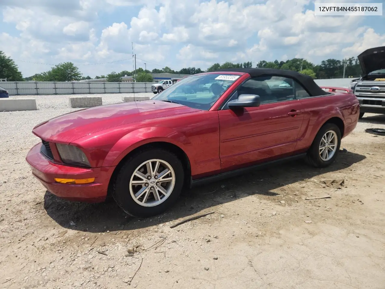 2005 Ford Mustang VIN: 1ZVFT84N455187062 Lot: 61953205