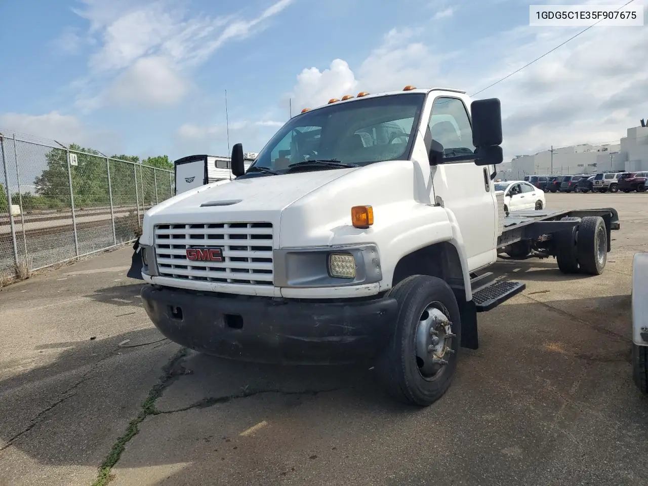 2005 GMC C5500 C5C042 VIN: 1GDG5C1E35F907675 Lot: 56215305