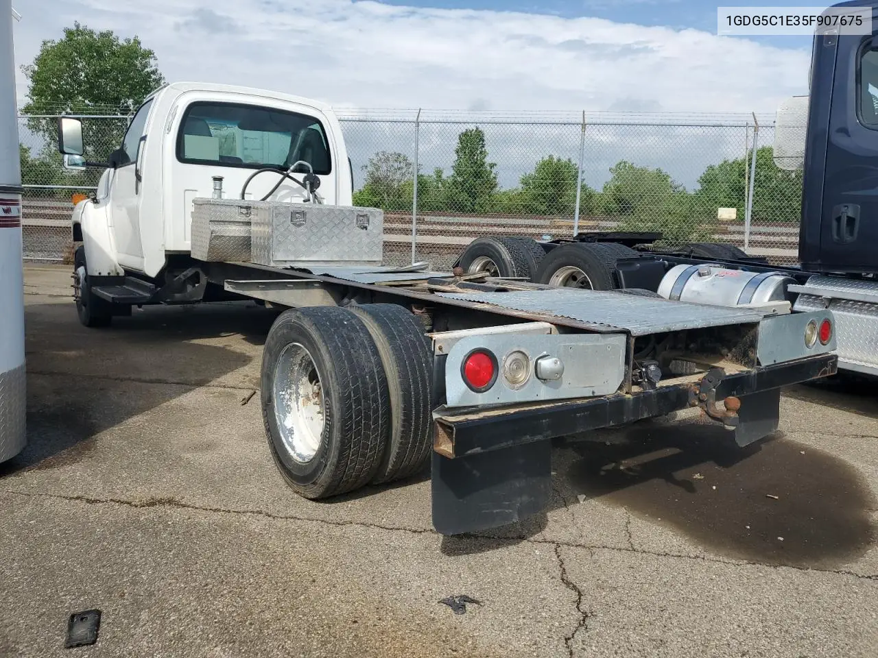 2005 GMC C5500 C5C042 VIN: 1GDG5C1E35F907675 Lot: 56215305
