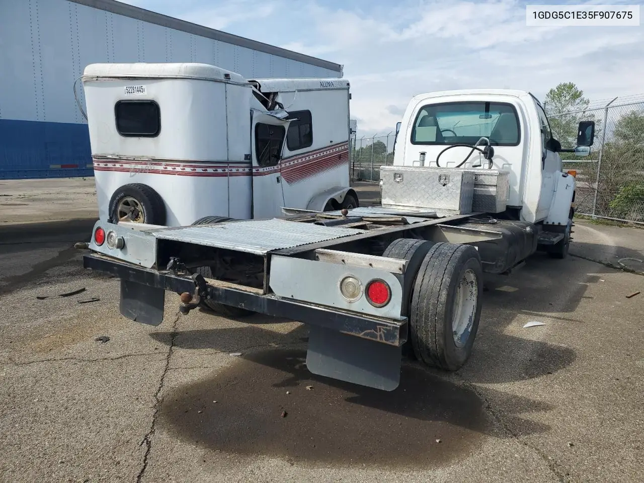 2005 GMC C5500 C5C042 VIN: 1GDG5C1E35F907675 Lot: 56215305
