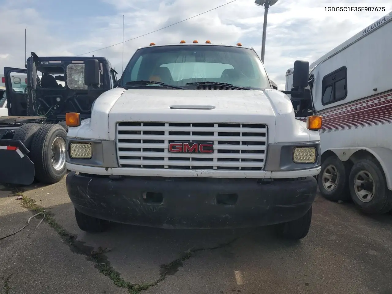 2005 GMC C5500 C5C042 VIN: 1GDG5C1E35F907675 Lot: 56215305