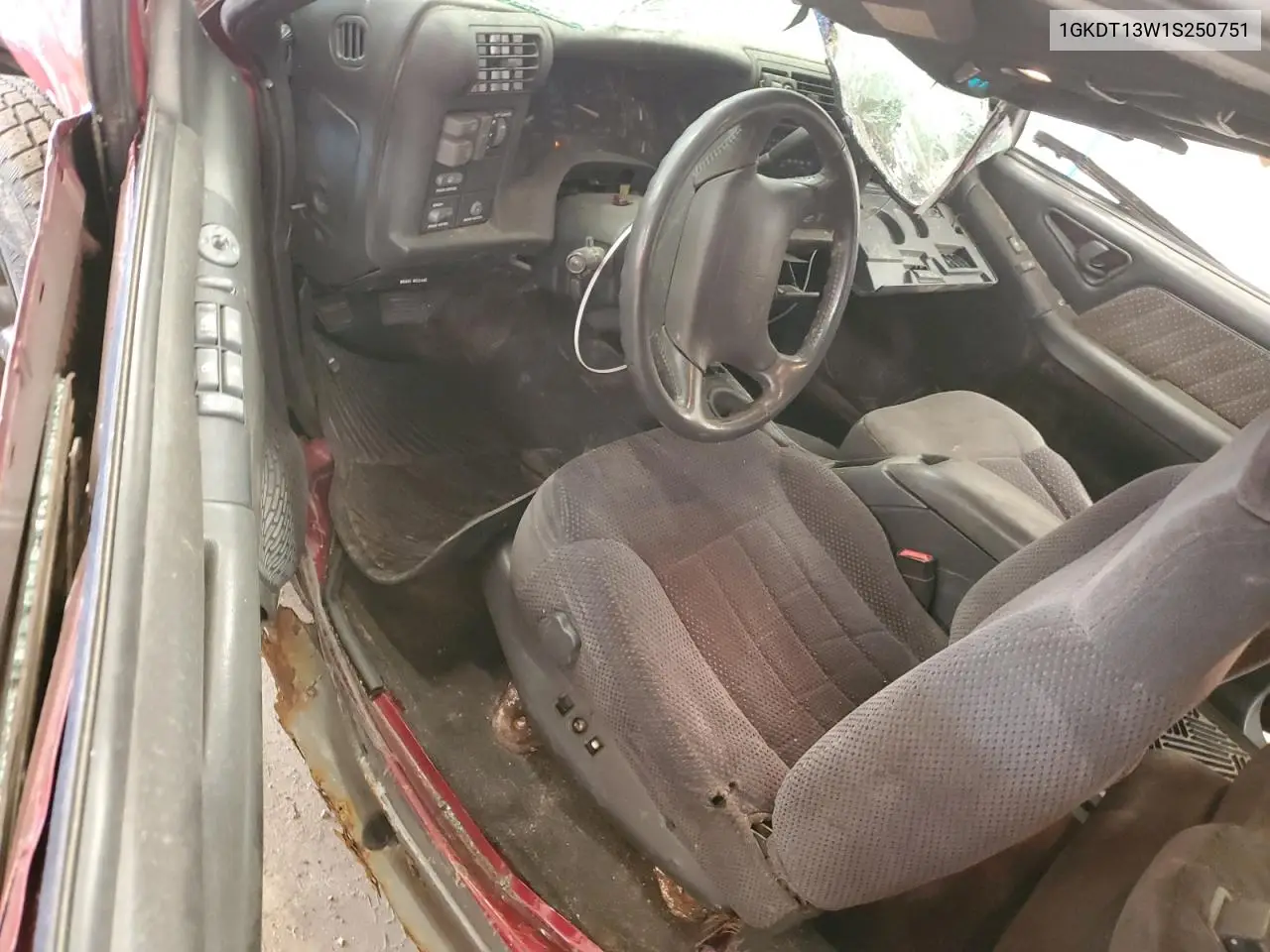1995 GMC Jimmy VIN: 1GKDT13W1S250751 Lot: 59147055