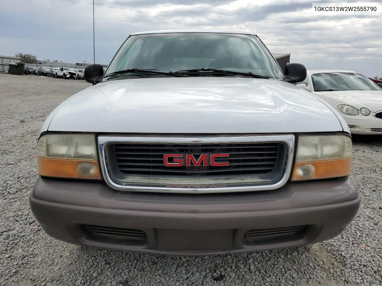 1998 GMC Jimmy VIN: 1GKCS13W2W2555790 Lot: 53529365