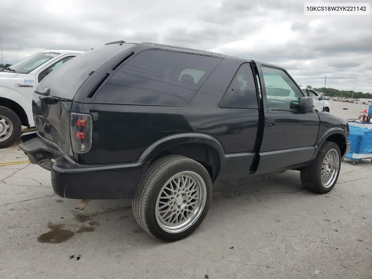 2000 GMC Jimmy VIN: 1GKCS18W2YK221142 Lot: 55846075