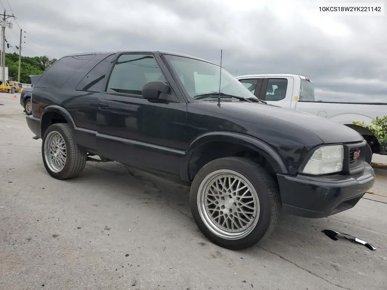 2000 GMC Jimmy VIN: 1GKCS18W2YK221142 Lot: 55846075