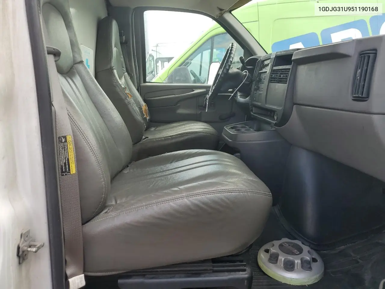 2005 GMC Savana Cutaway G3500 VIN: 1GDJG31U951190168 Lot: 62325485