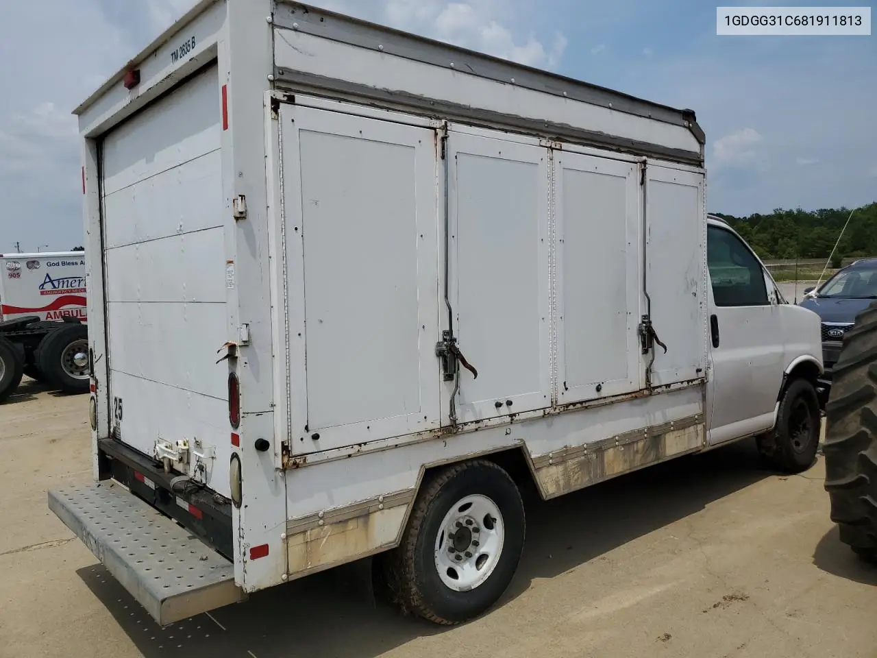 2008 GMC Savana Cutaway G3500 VIN: 1GDGG31C681911813 Lot: 61073905