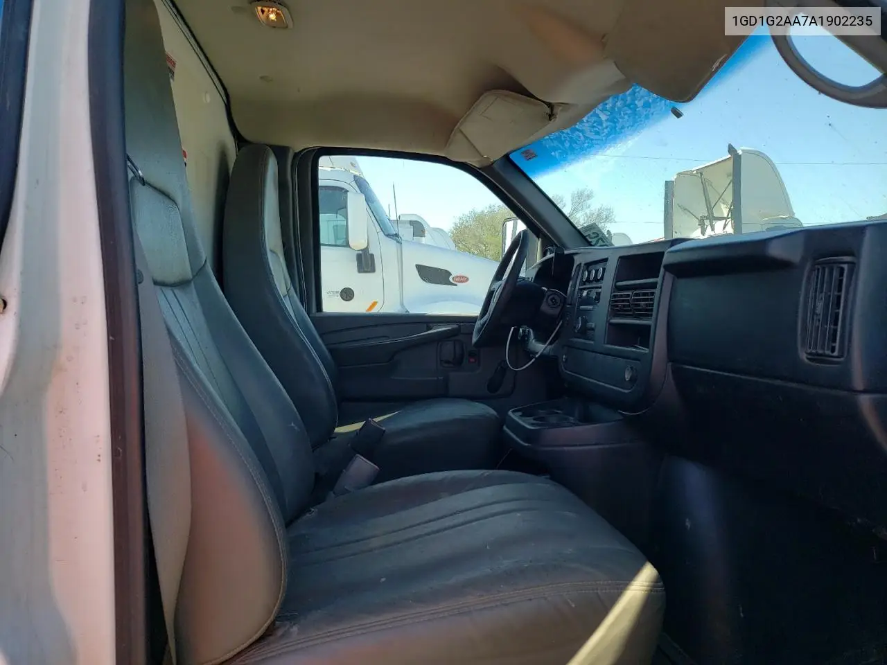 2010 GMC Savana Cutaway G3500 VIN: 1GD1G2AA7A1902235 Lot: 52688235
