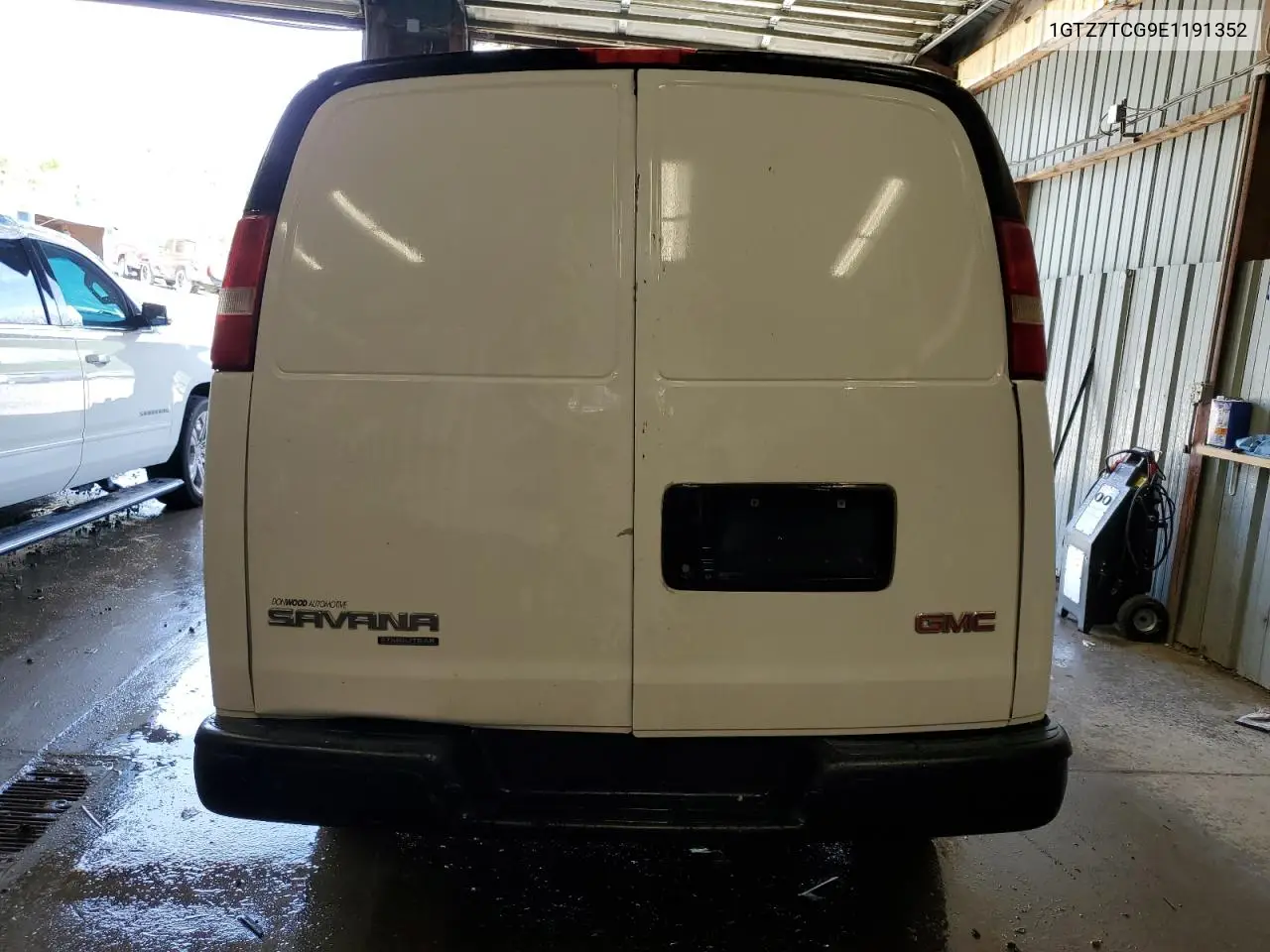 2014 GMC Savana G3500 VIN: 1GTZ7TCG9E1191352 Lot: 55930575