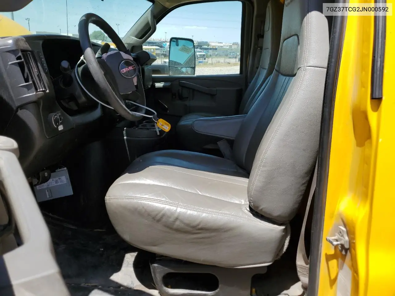 2018 GMC Savana Cutaway G3500 VIN: 7GZ37TCG2JN000592 Lot: 63658655