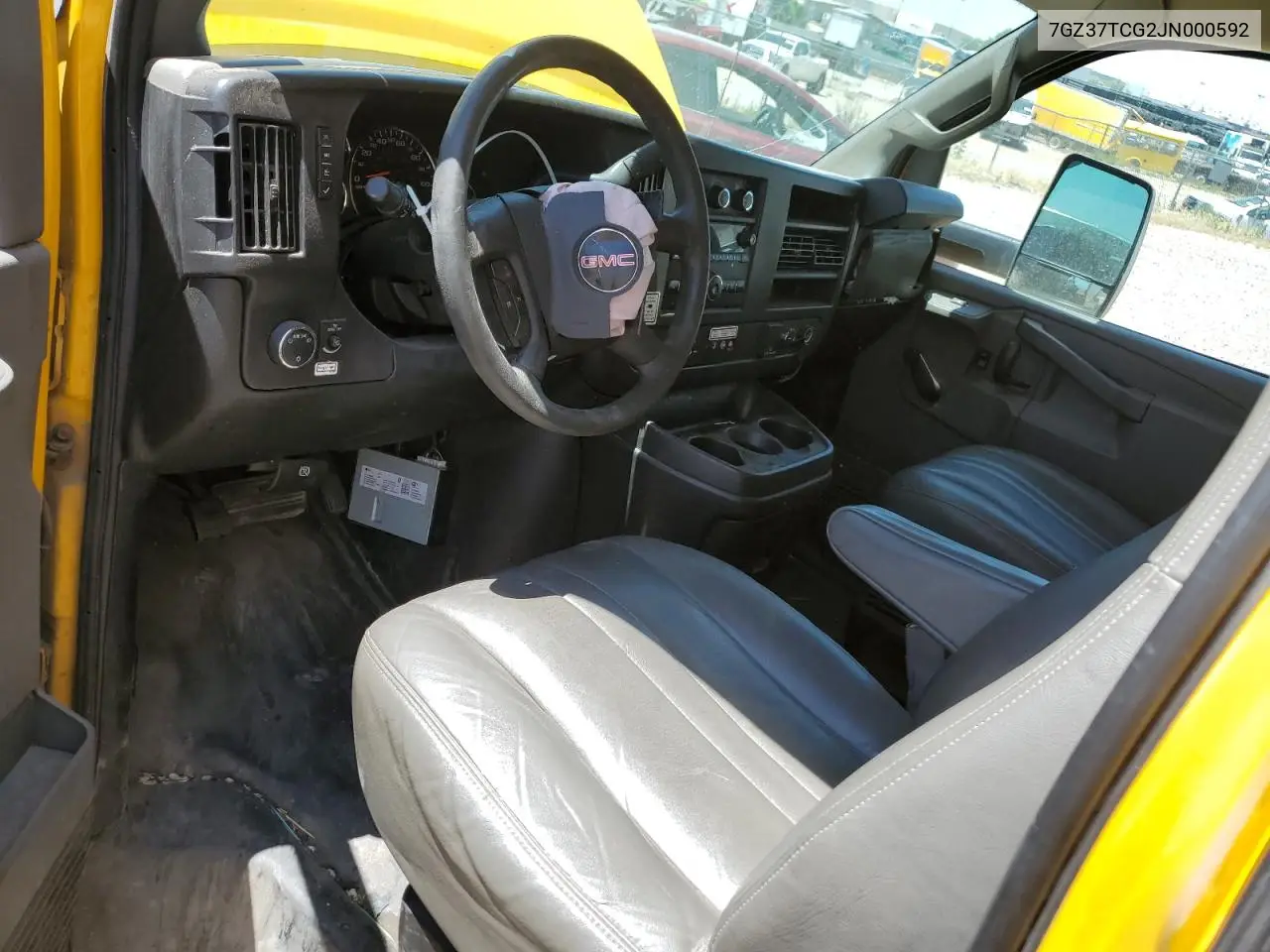 2018 GMC Savana Cutaway G3500 VIN: 7GZ37TCG2JN000592 Lot: 63658655