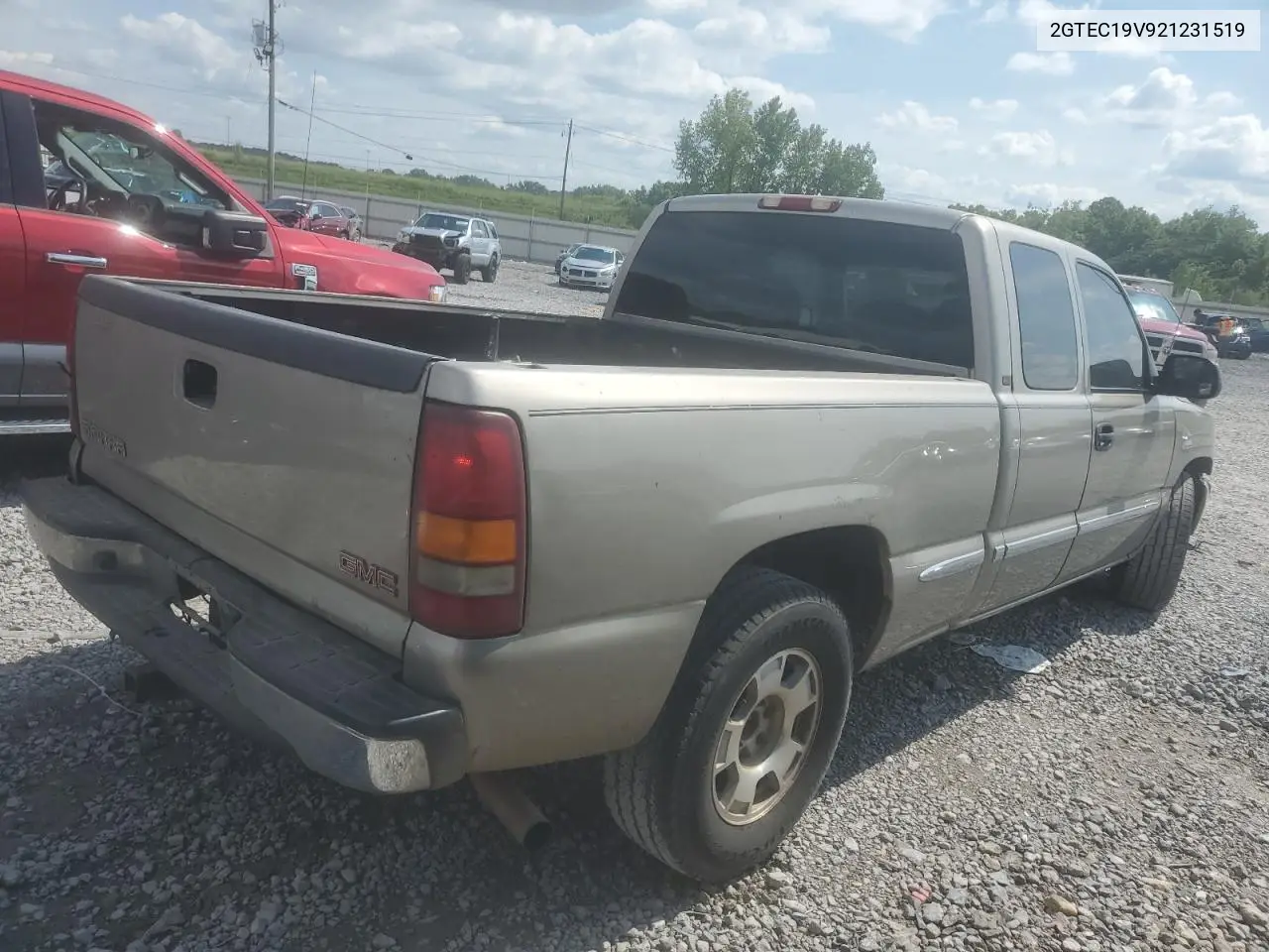 2002 GMC New Sierra C1500 VIN: 2GTEC19V921231519 Lot: 62371465