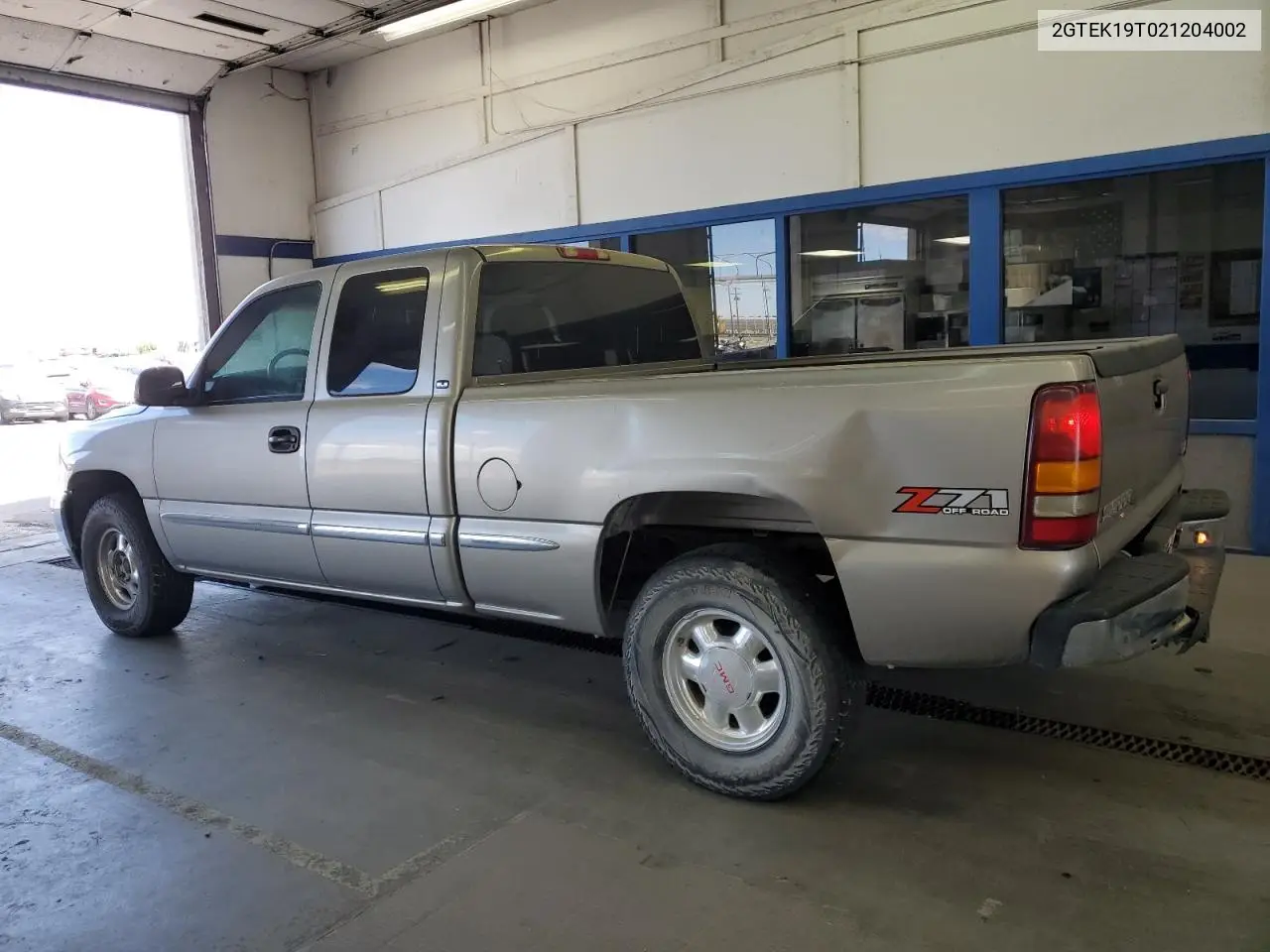 2002 GMC New Sierra K1500 VIN: 2GTEK19T021204002 Lot: 62813285