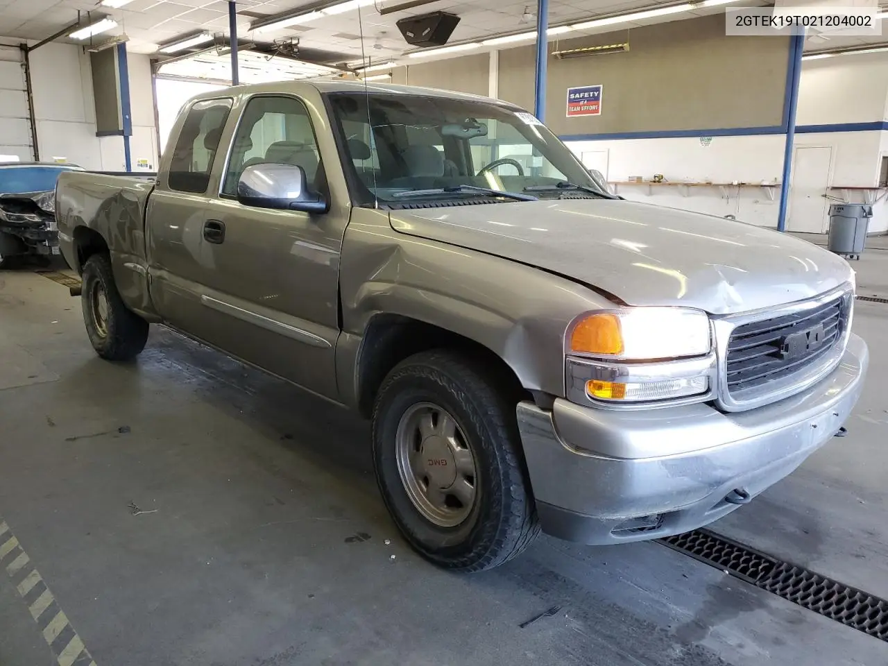 2002 GMC New Sierra K1500 VIN: 2GTEK19T021204002 Lot: 62813285