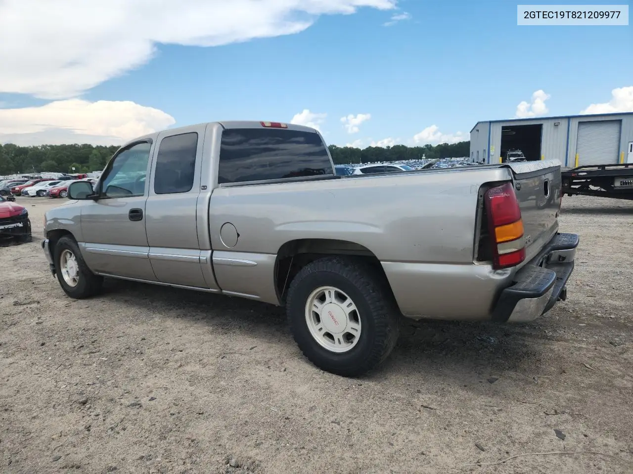 2002 GMC New Sierra C1500 VIN: 2GTEC19T821209977 Lot: 62962695