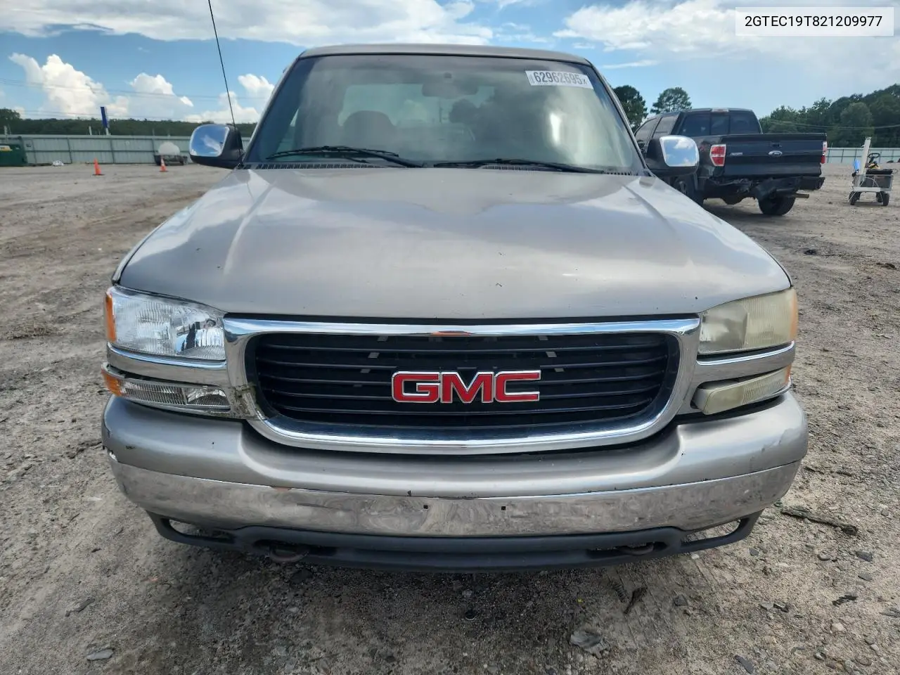 2002 GMC New Sierra C1500 VIN: 2GTEC19T821209977 Lot: 62962695