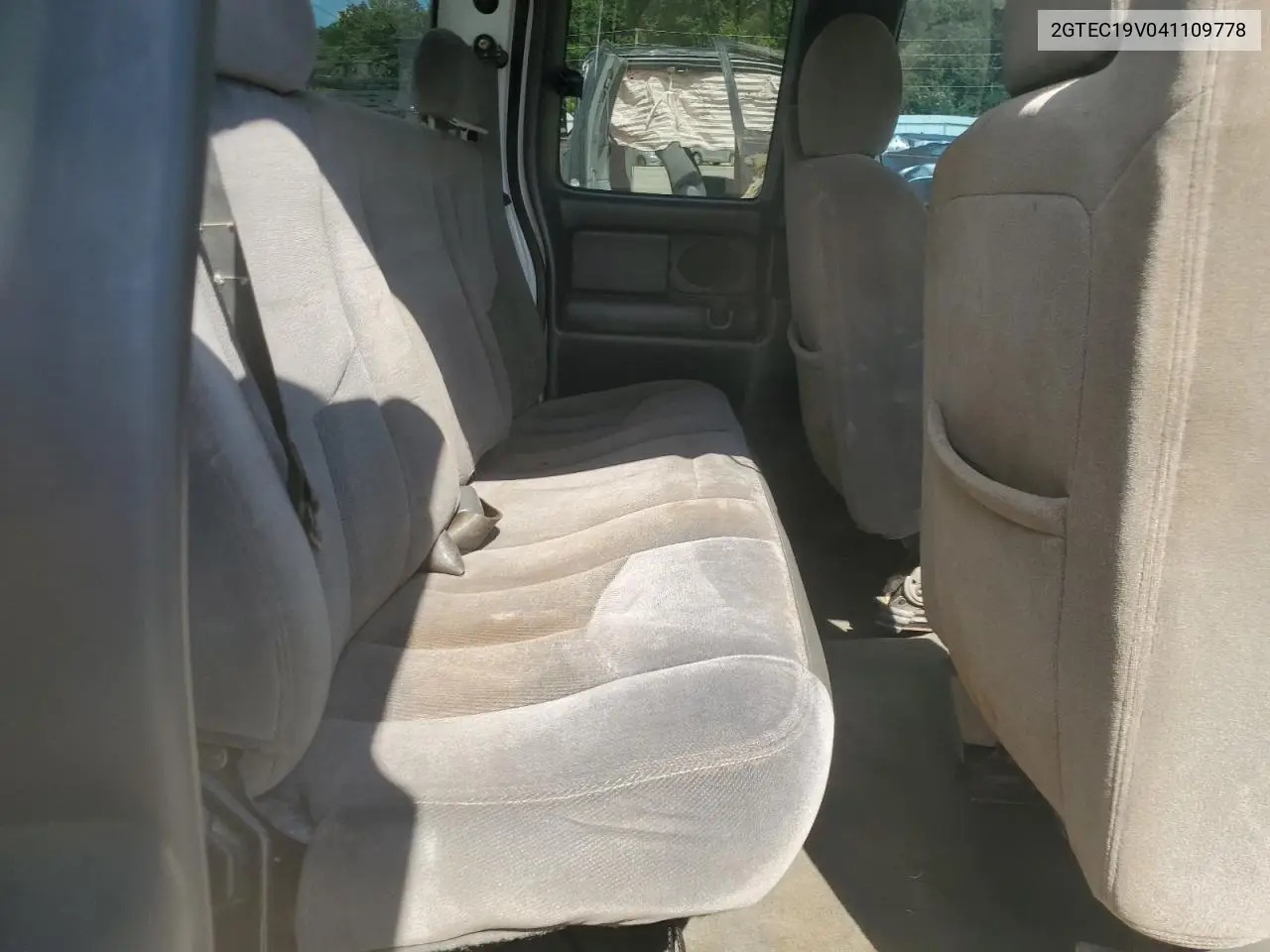 2004 GMC New Sierra C1500 VIN: 2GTEC19V041109778 Lot: 61548105