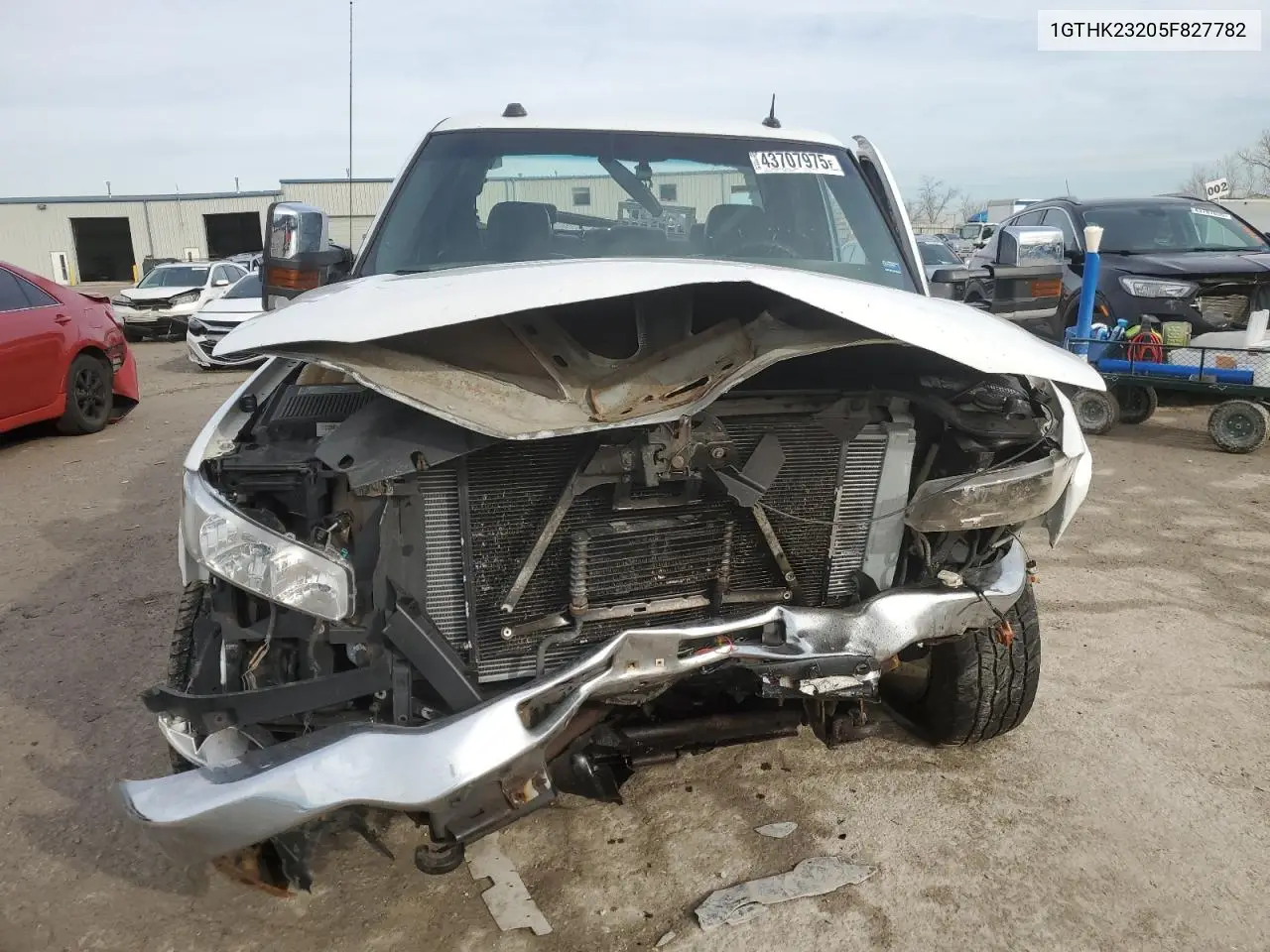 2005 GMC Sierra K2500 Heavy Duty VIN: 1GTHK23205F827782 Lot: 53156385