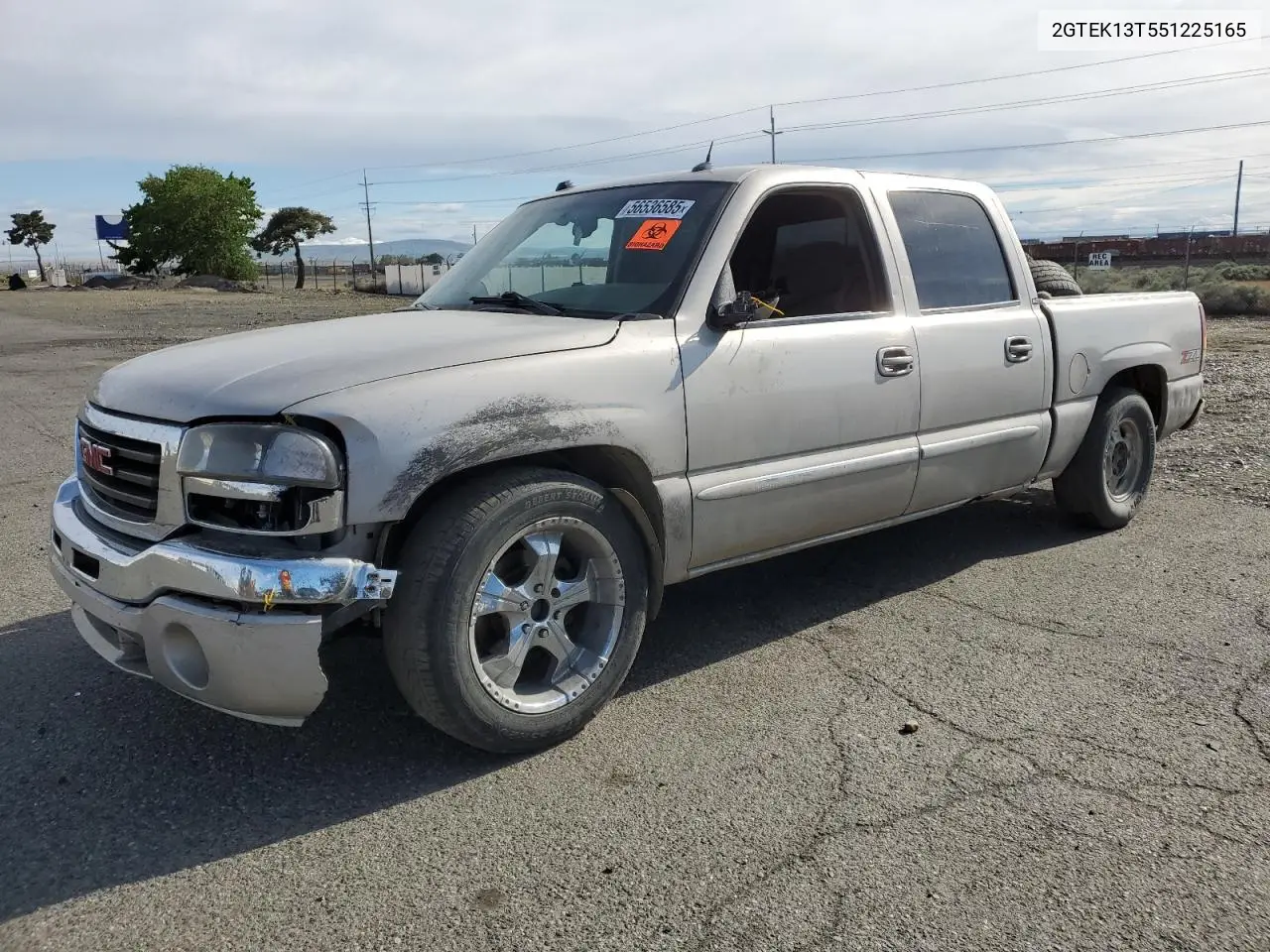 2005 GMC New Sierra K1500 VIN: 2GTEK13T551225165 Lot: 56536585