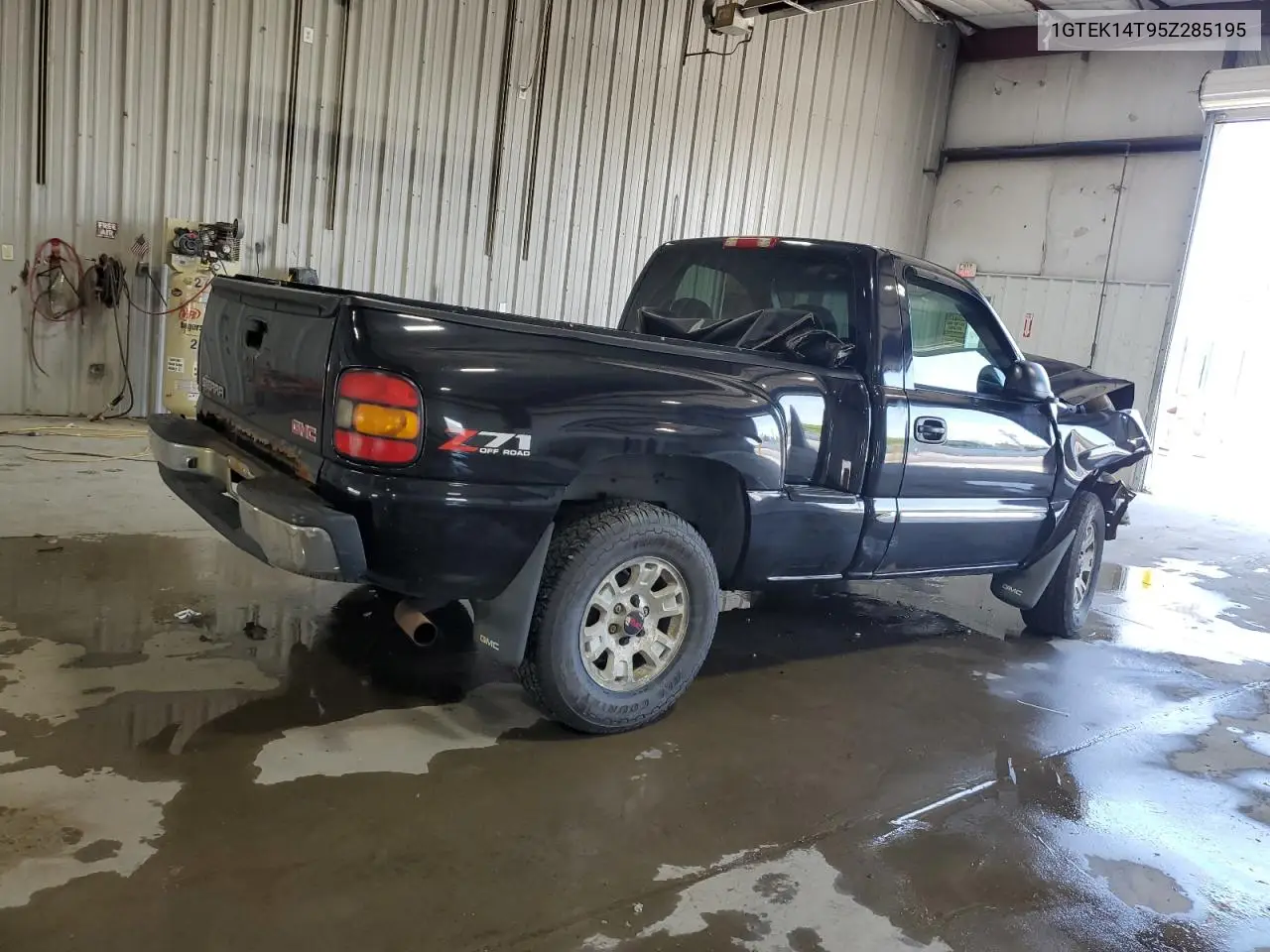 2005 GMC New Sierra K1500 VIN: 1GTEK14T95Z285195 Lot: 56685235