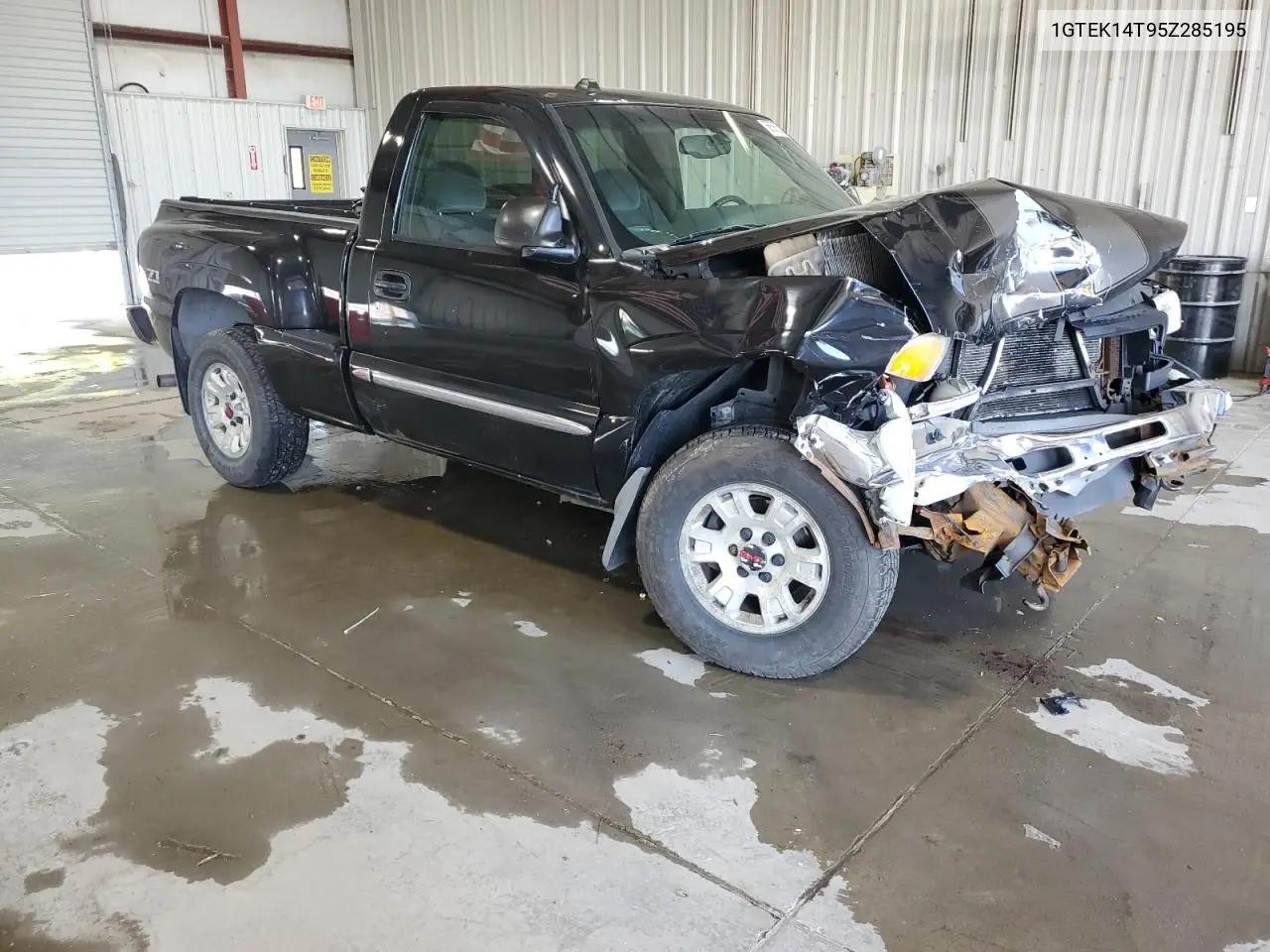2005 GMC New Sierra K1500 VIN: 1GTEK14T95Z285195 Lot: 56685235