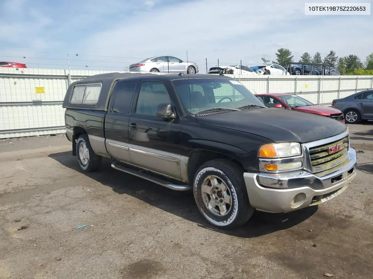 2005 GMC New Sierra K1500 VIN: 1GTEK19B75Z220653 Lot: 56710895