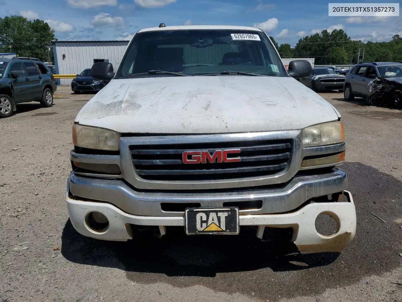 2005 GMC New Sierra K1500 VIN: 2GTEK13TX51357273 Lot: 62657065