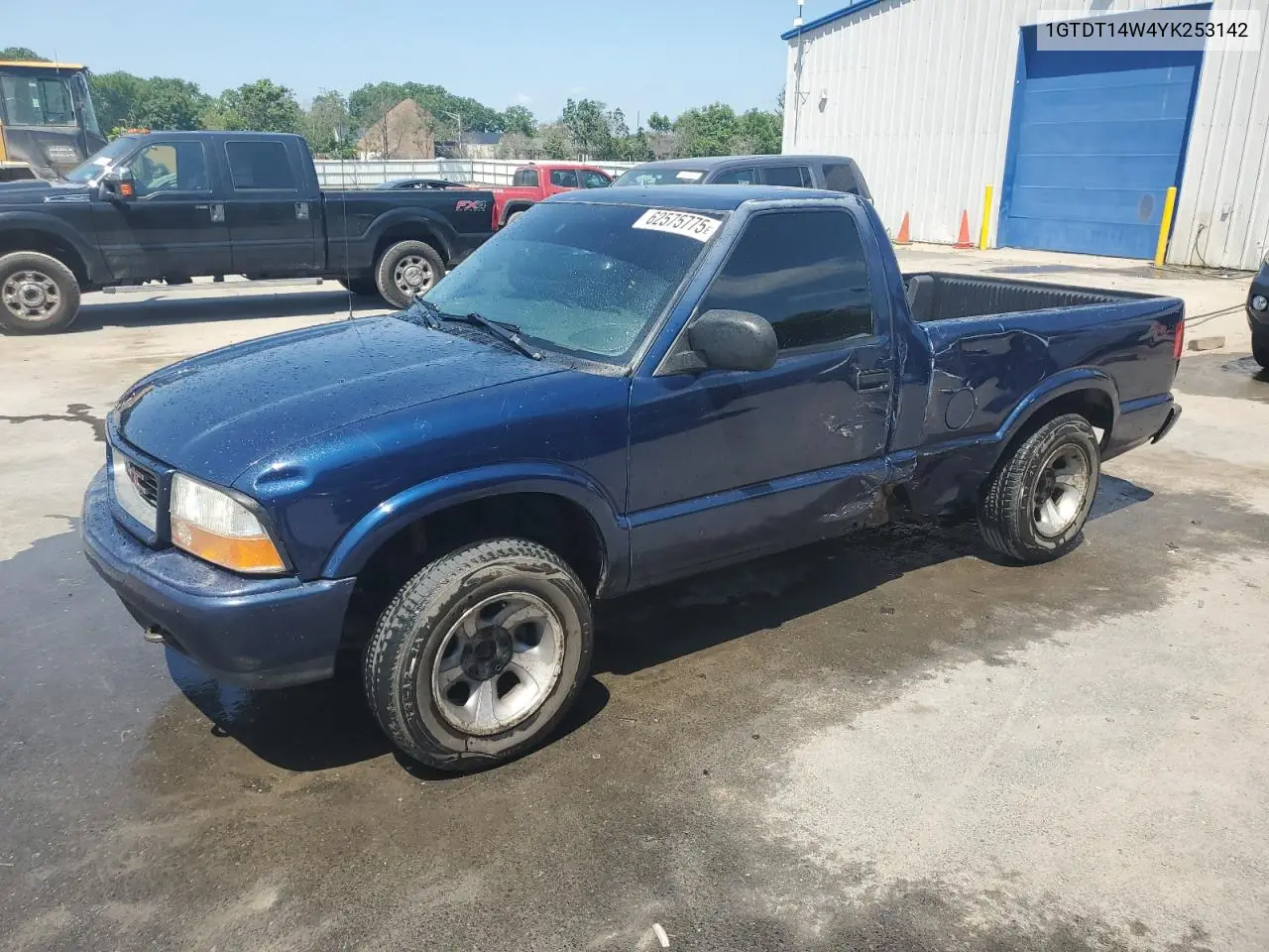2000 GMC Sonoma VIN: 1GTDT14W4YK253142 Lot: 62575775