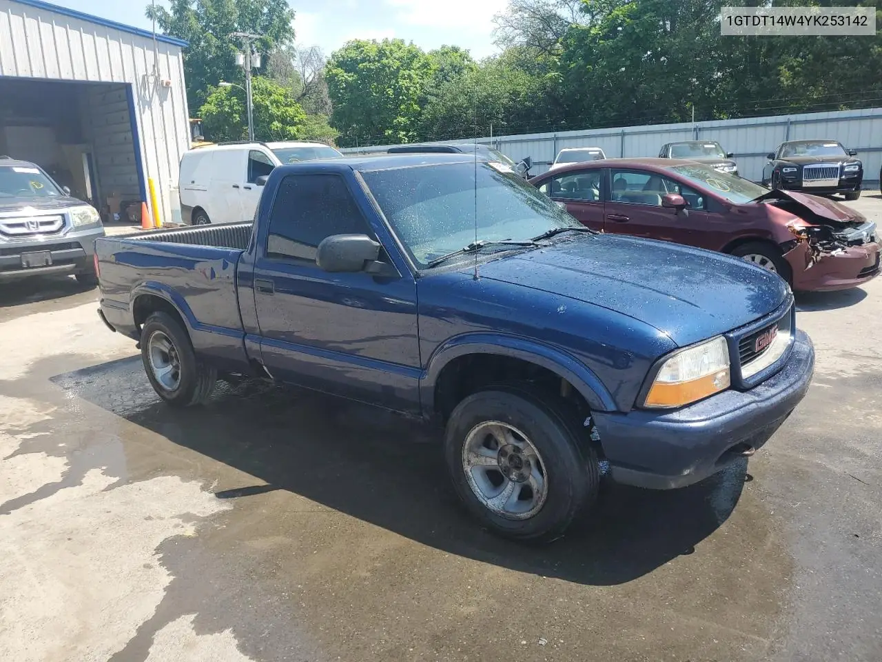 2000 GMC Sonoma VIN: 1GTDT14W4YK253142 Lot: 62575775