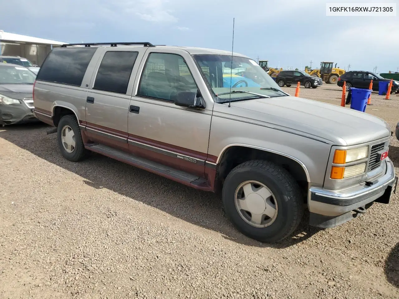 1998 GMC Suburban K1500 VIN: 1GKFK16RXWJ721305 Lot: 64112165
