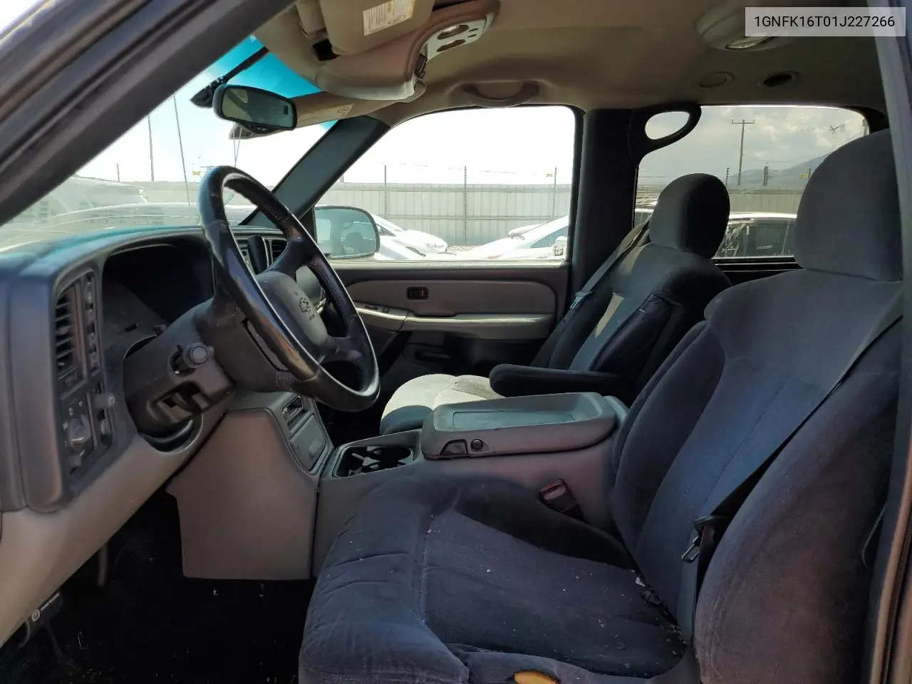2001 Chevrolet Suburban K1500 VIN: 1GNFK16T01J227266 Lot: 58265675