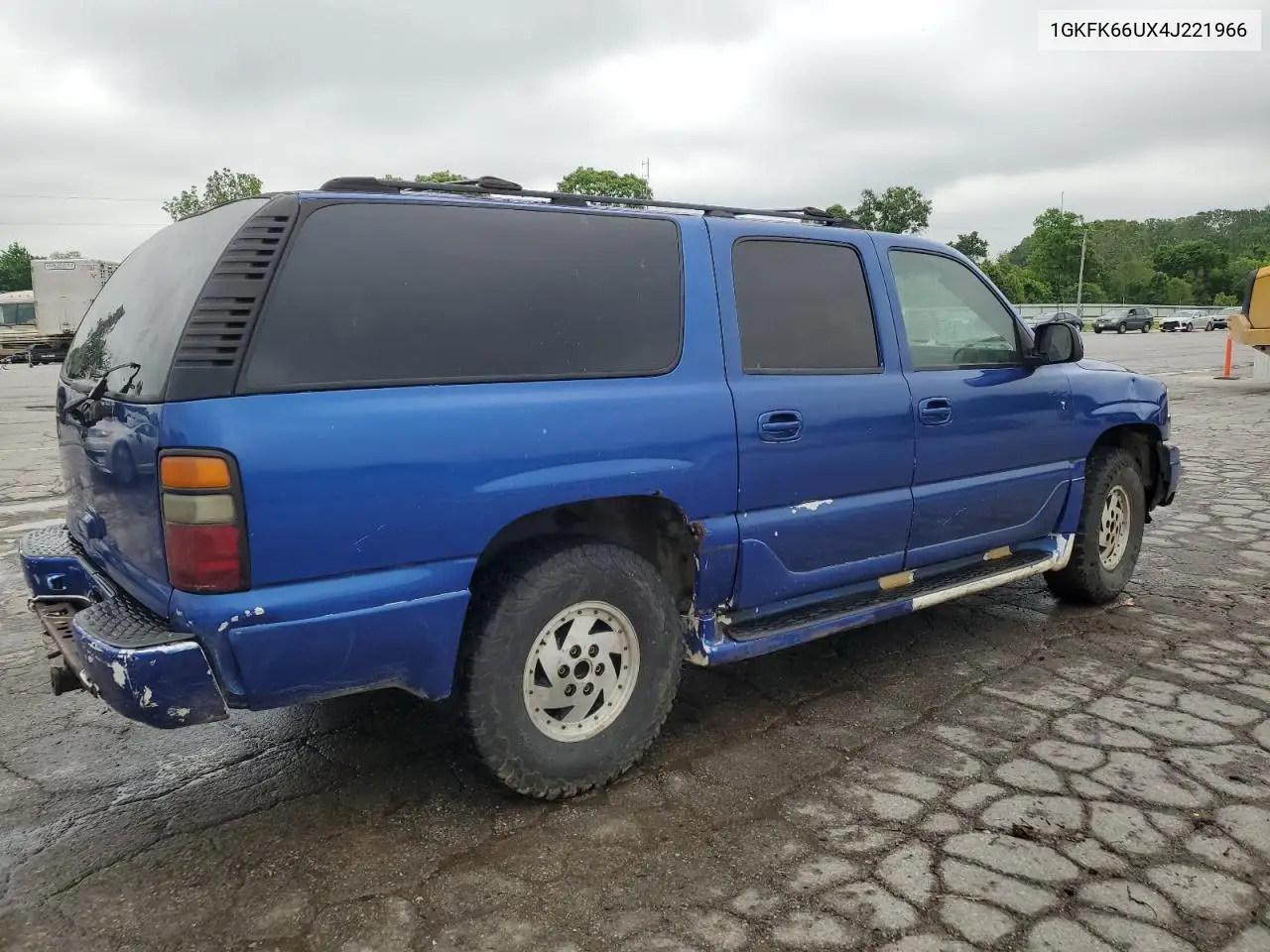 2004 GMC Yukon Xl Denali VIN: 1GKFK66UX4J221966 Lot: 56733925