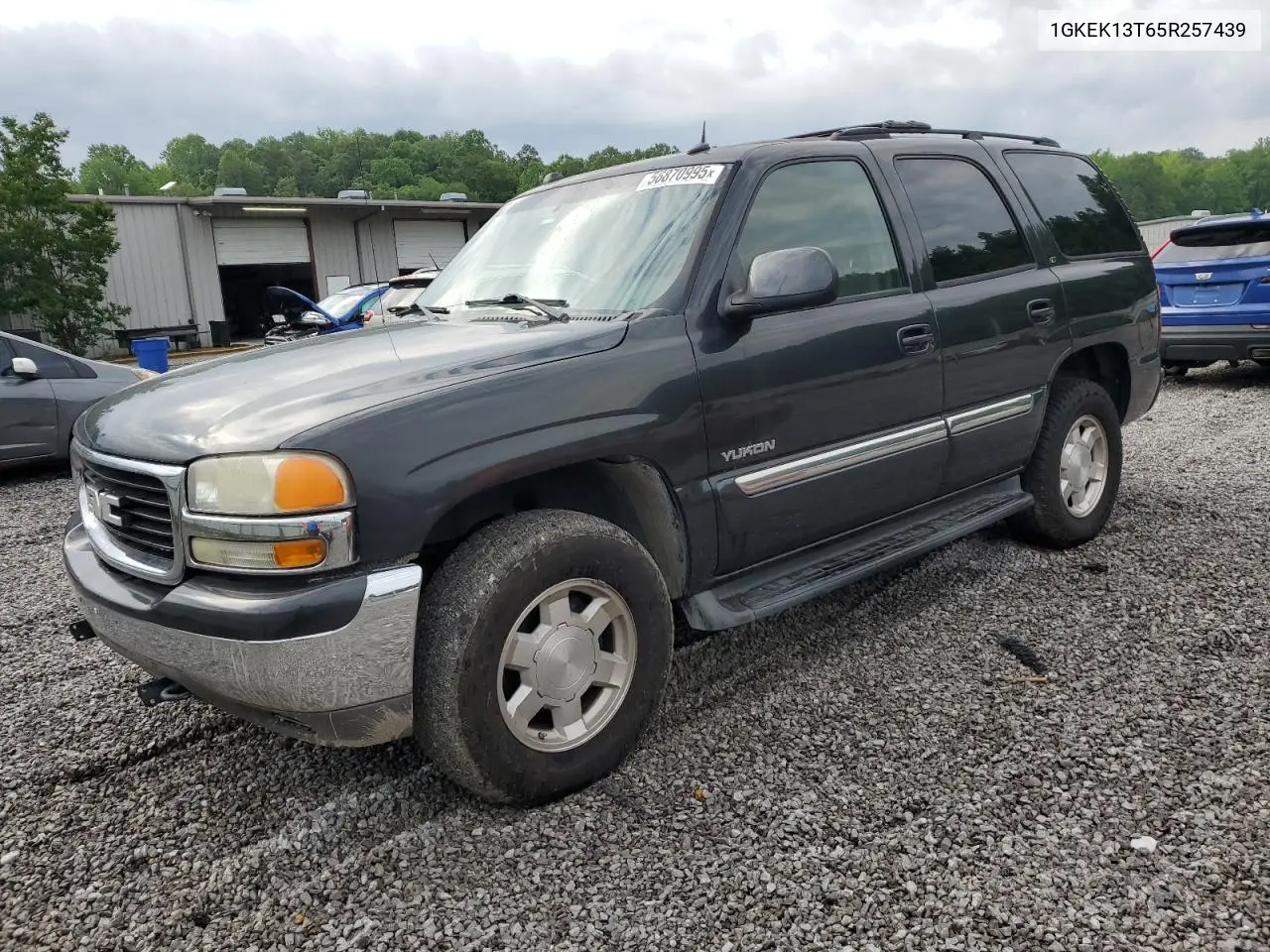 2005 GMC Yukon VIN: 1GKEK13T65R257439 Lot: 56870995