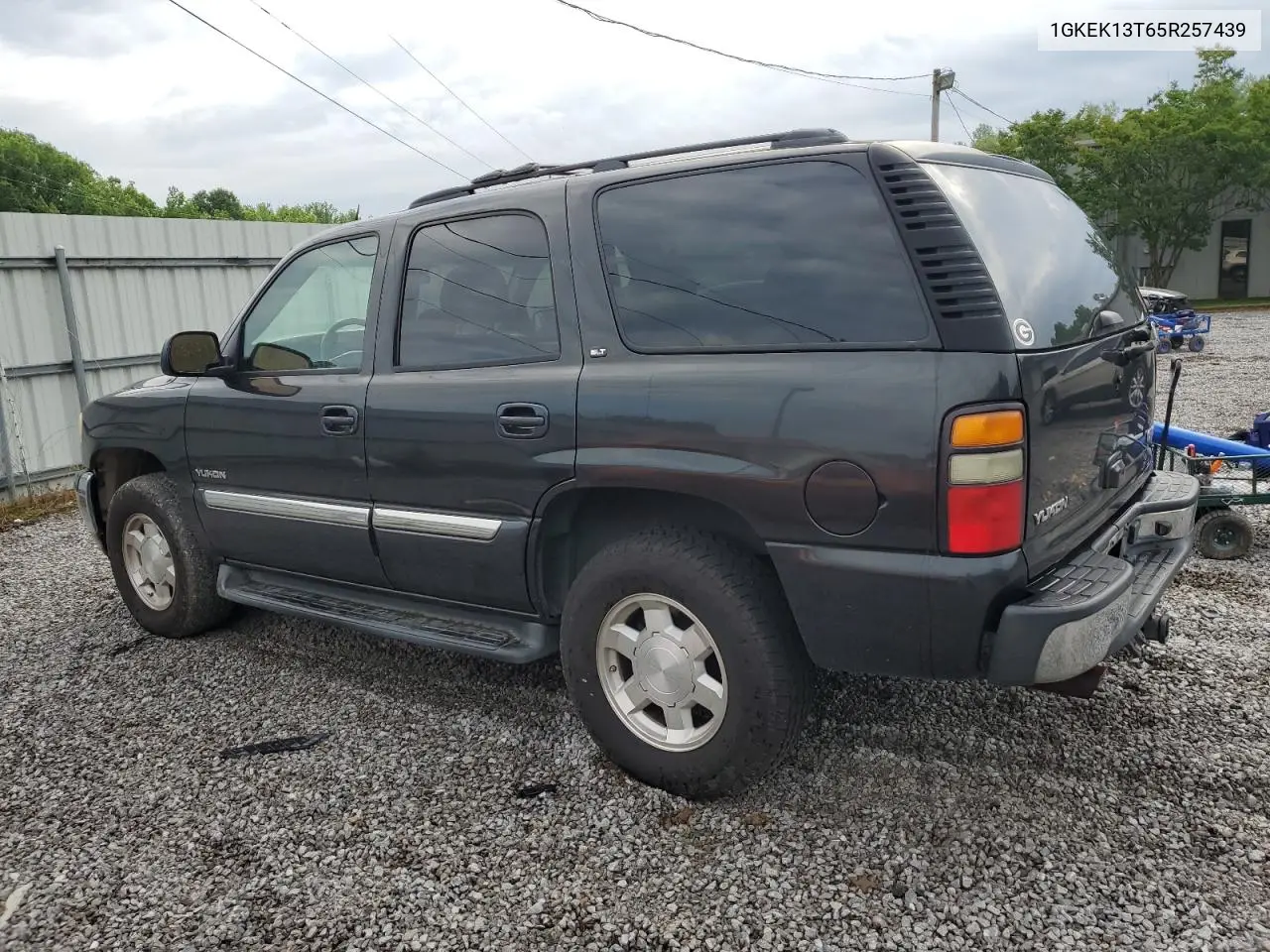 2005 GMC Yukon VIN: 1GKEK13T65R257439 Lot: 56870995