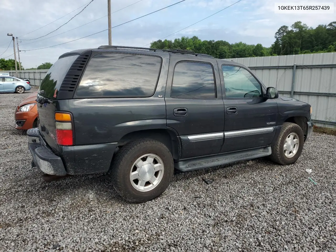 2005 GMC Yukon VIN: 1GKEK13T65R257439 Lot: 56870995
