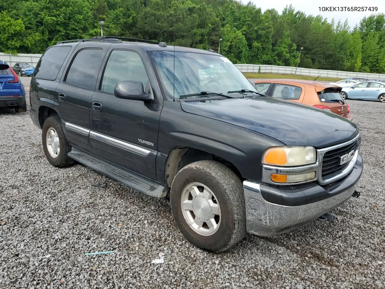 2005 GMC Yukon VIN: 1GKEK13T65R257439 Lot: 56870995