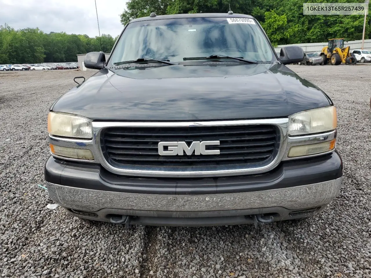 2005 GMC Yukon VIN: 1GKEK13T65R257439 Lot: 56870995