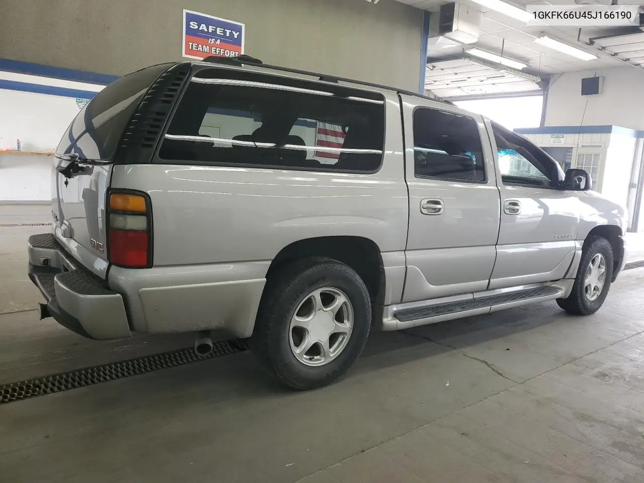 2005 GMC Yukon Xl Denali VIN: 1GKFK66U45J166190 Lot: 56972705