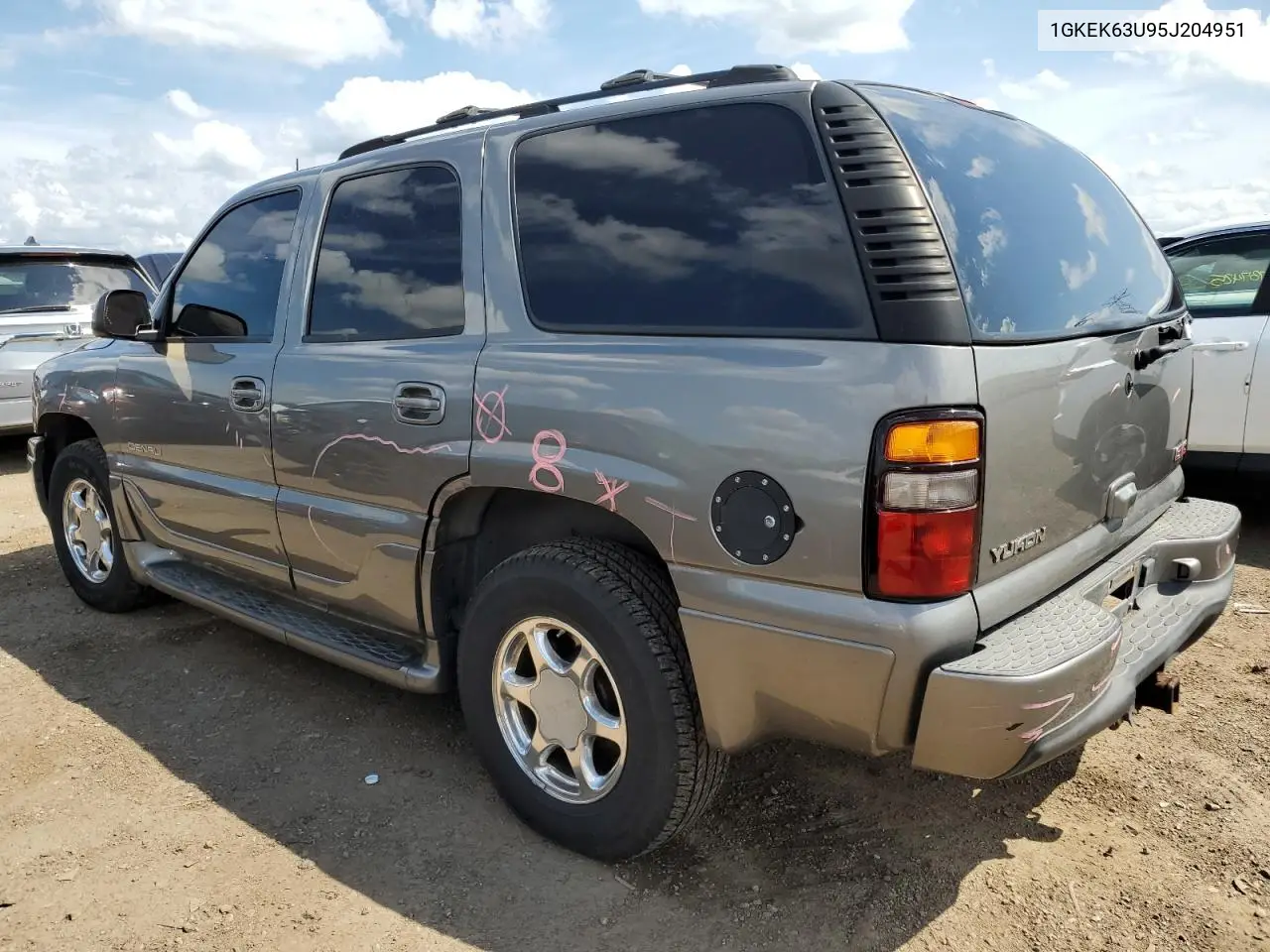 2005 GMC Yukon Denali VIN: 1GKEK63U95J204951 Lot: 62136875