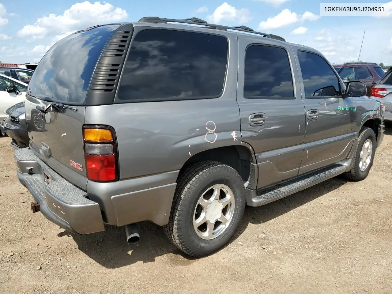2005 GMC Yukon Denali VIN: 1GKEK63U95J204951 Lot: 62136875