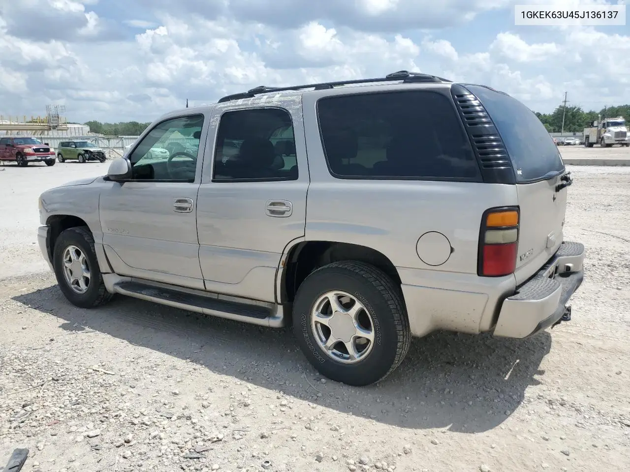 2005 GMC Yukon Denali VIN: 1GKEK63U45J136137 Lot: 62466665