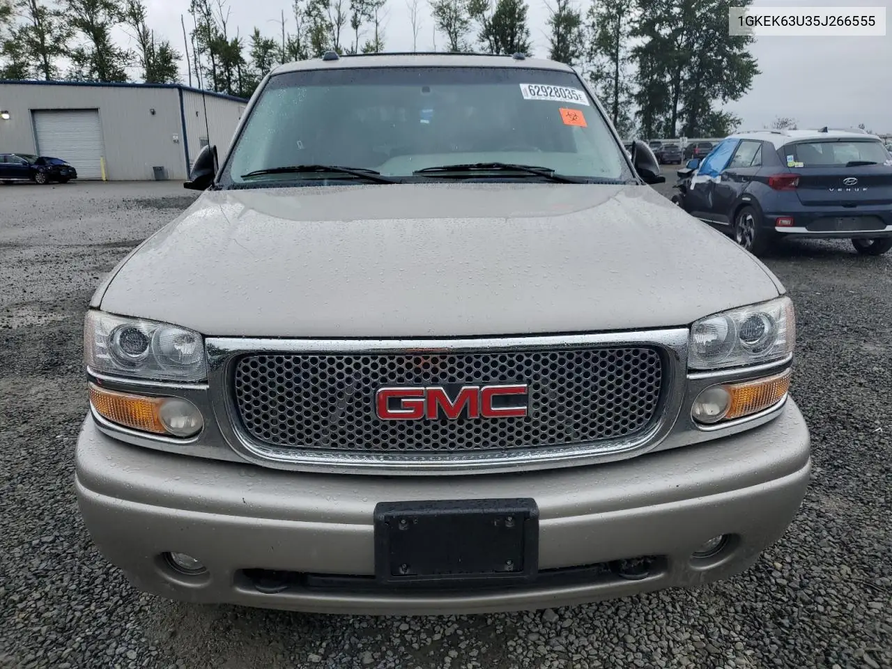 2005 GMC Yukon Denali VIN: 1GKEK63U35J266555 Lot: 62928035