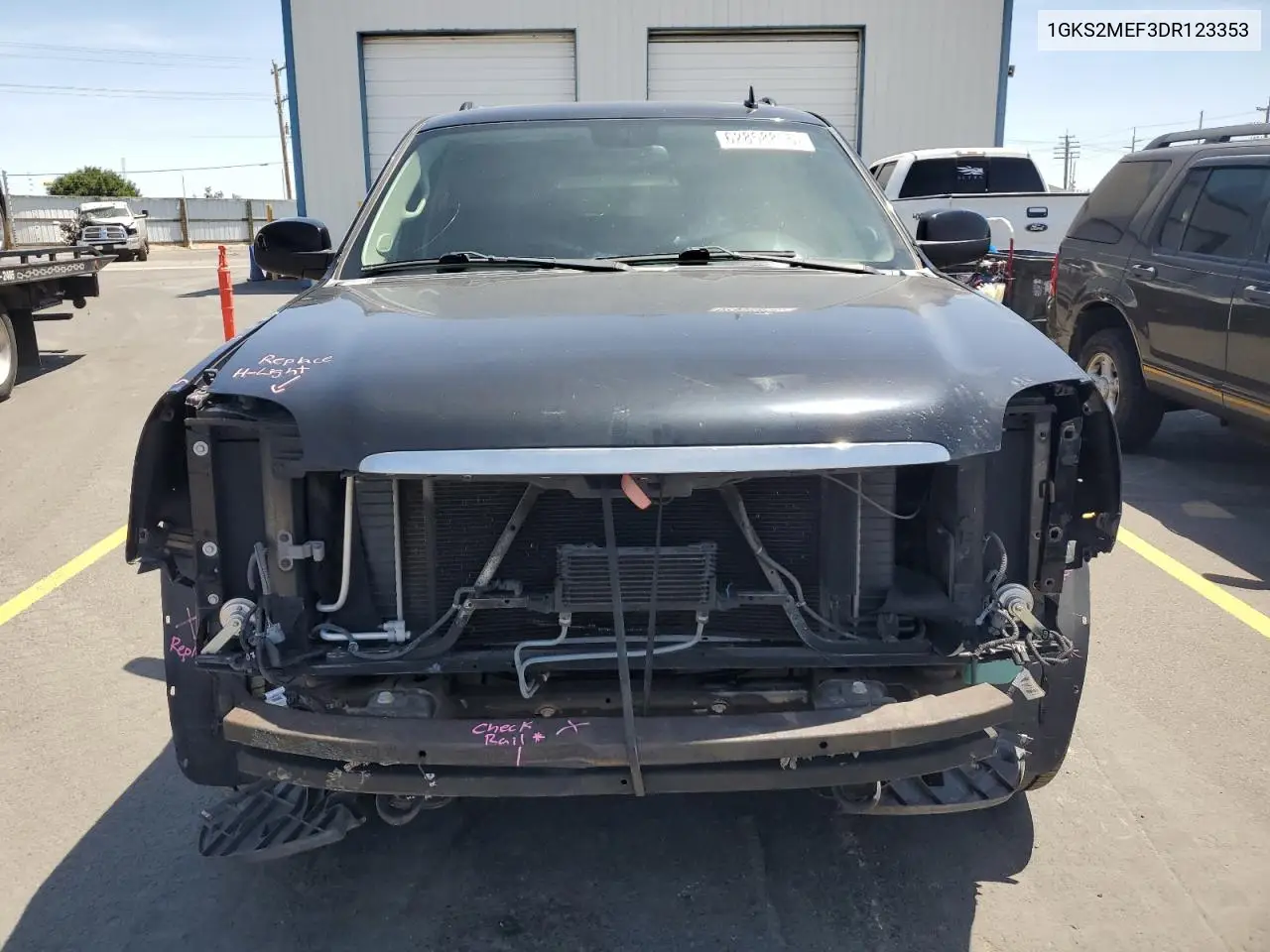 2013 GMC Yukon Xl Denali VIN: 1GKS2MEF3DR123353 Lot: 62858855
