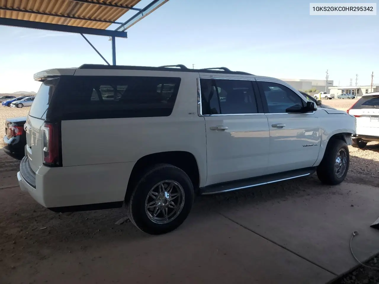 2017 GMC Yukon Xl K1500 Slt VIN: 1GKS2GKC0HR295342 Lot: 47842685