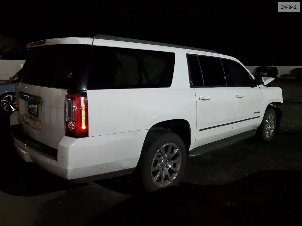2018 GMC Yukon Xl Denali VIN: 1GKS2HKJ4JR244842 Lot: 48265935