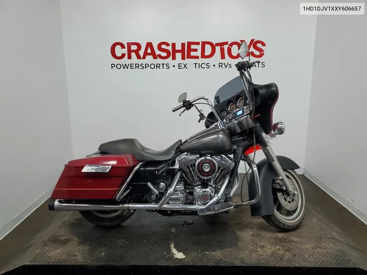 1999 Harley-Davidson Flht Classic VIN: 1HD1DJV1XXY606657 Lot: 54696055
